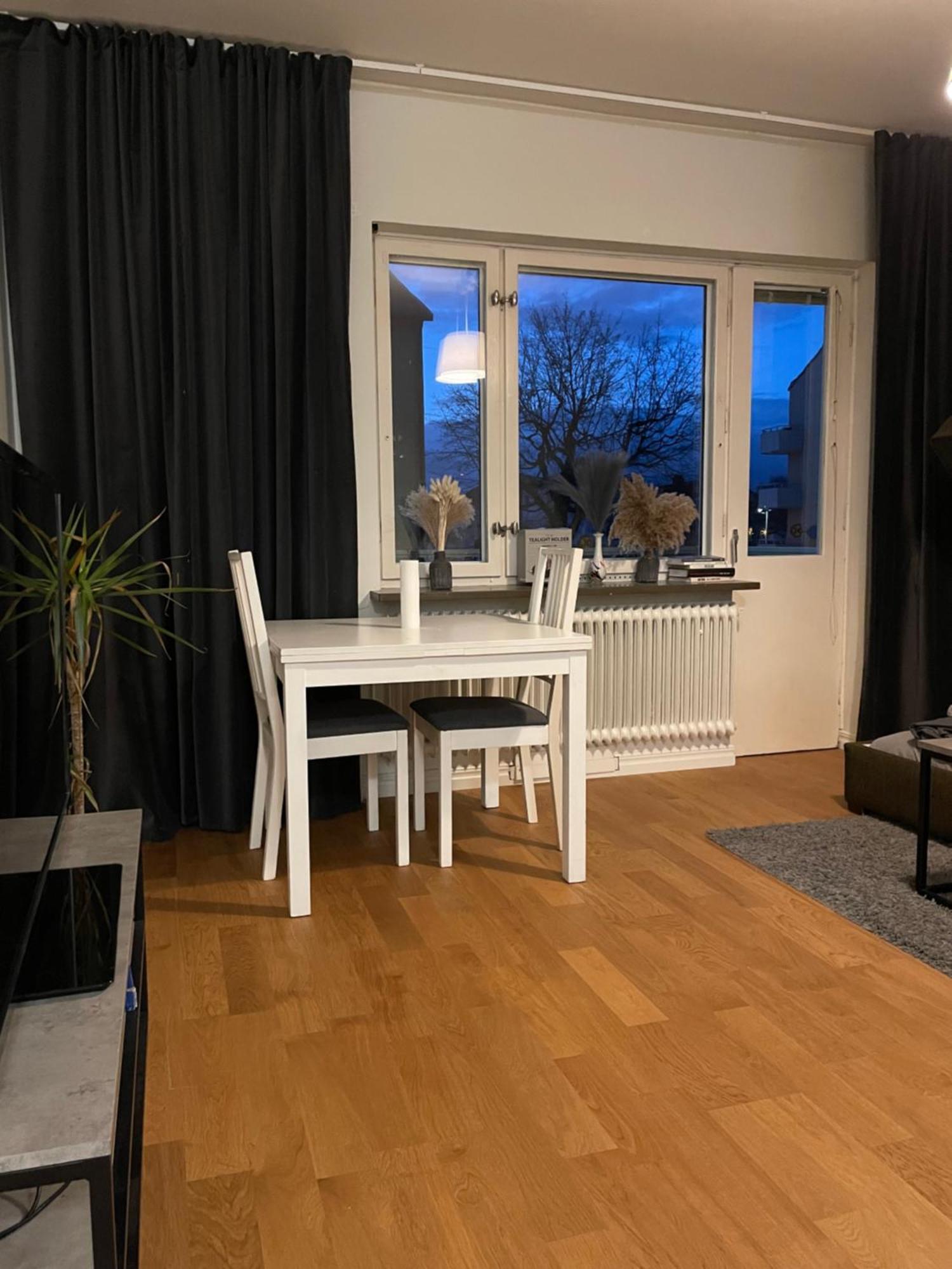 Fin Laegenhet Naera Centrum Örebro Extérieur photo